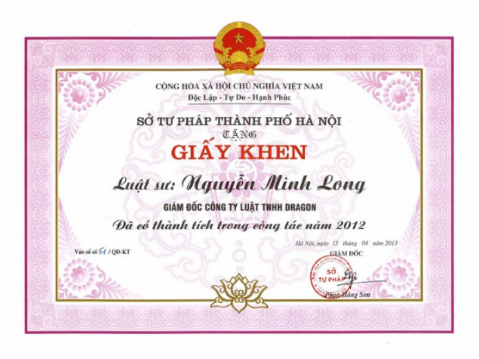 Hanoi Department of Justice award Merit Certificate to Lawyer Nguyen Minh Long for his best achievements in 2012